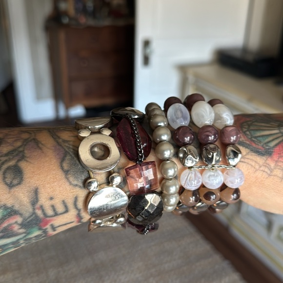 Costume Jewelry- 4 pieces elastic bracelets. - Picture 5 of 5